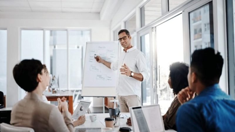 Skills Based Coaching Courses That Build Real Workplace Confidence